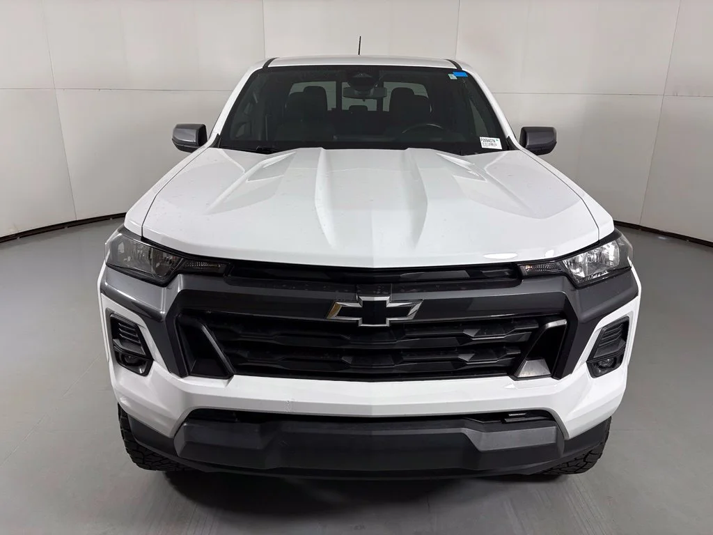 Used 2024 Summit White Chevrolet LT image 3