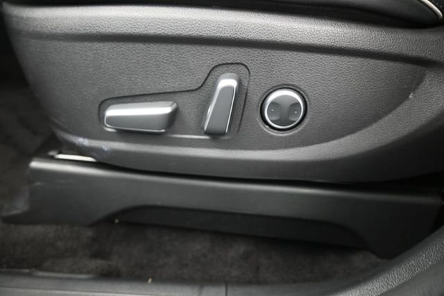 Used 2025 White Hyundai SEL image 33