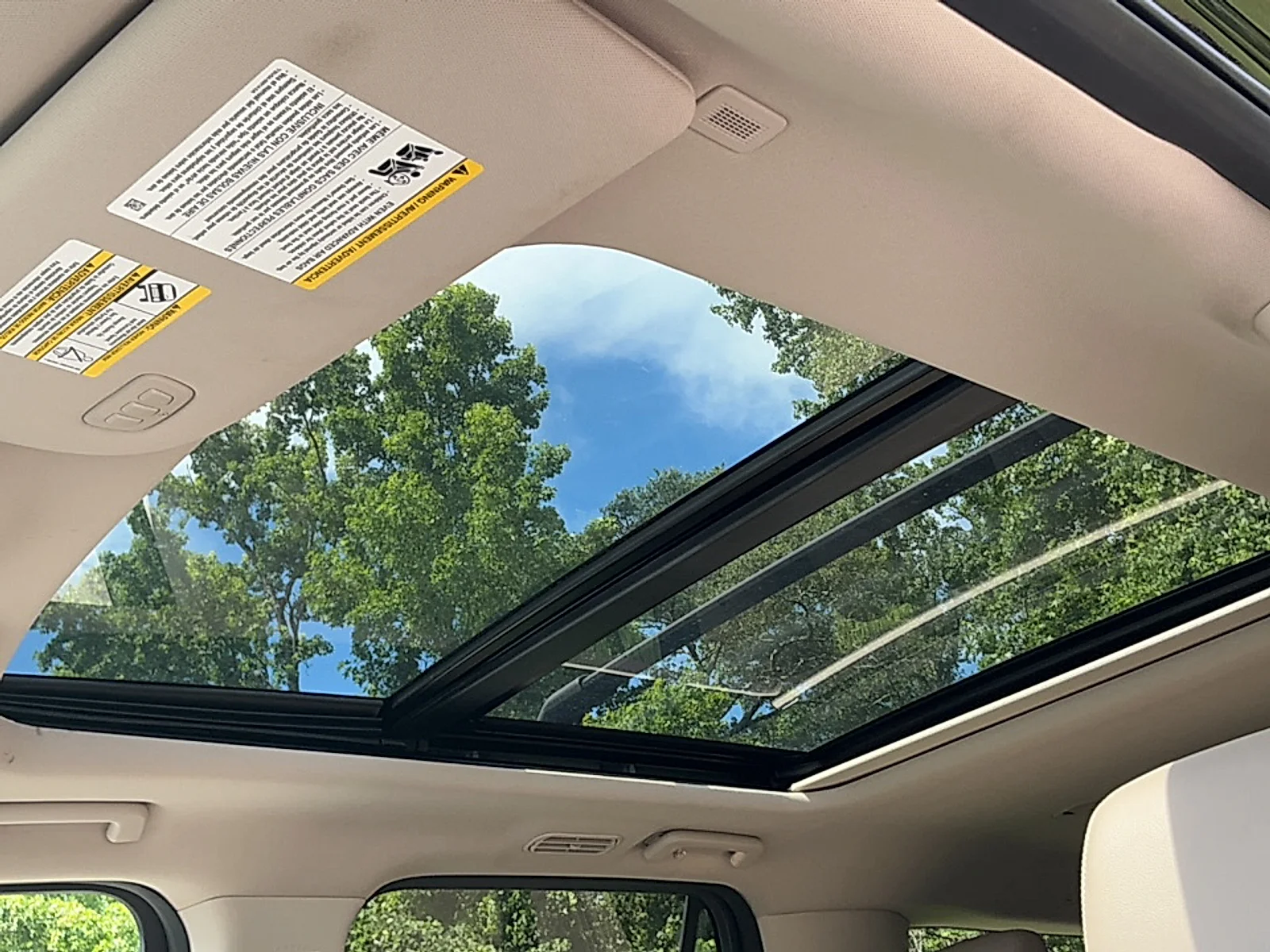Used 2024  Ford Limited image 7