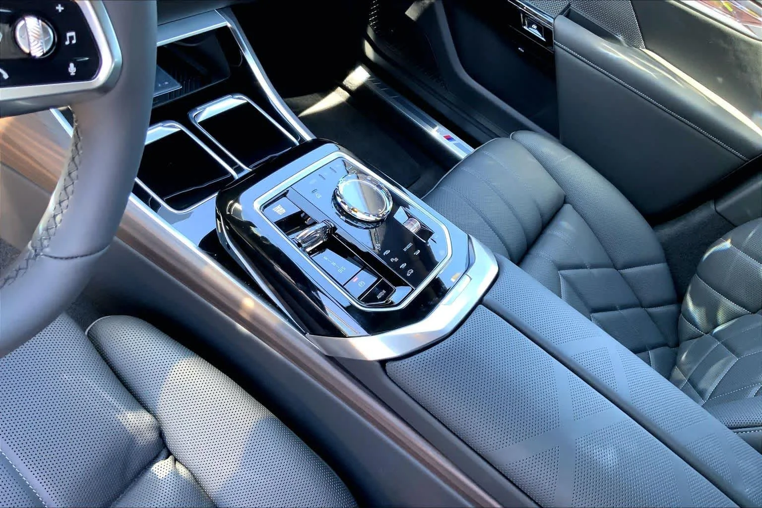 New 2026 Black Sapphire Metallic BMW 760i xDrive image 7
