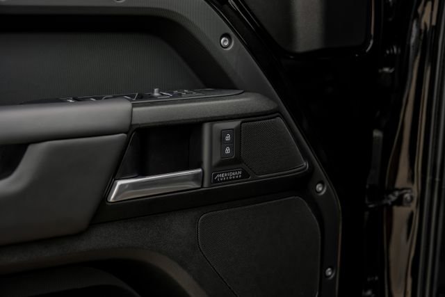 2025 Land Rover Defender V8 - Photo 55