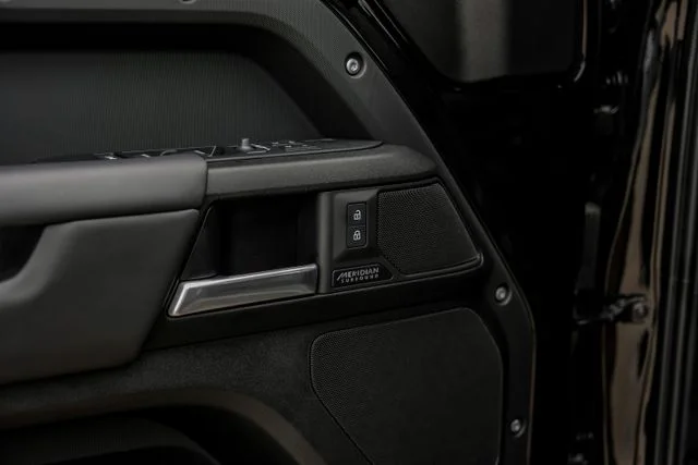 2025 Land Rover Defender V8 - Photo 55