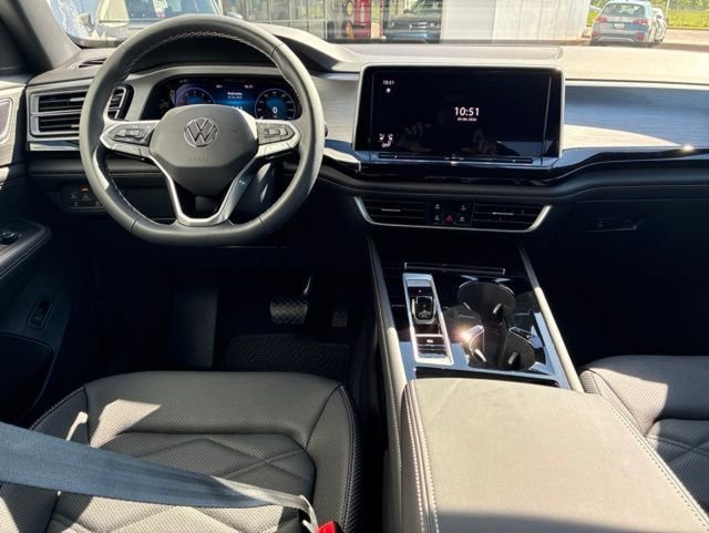 New 2026 Opal White Pearl Volkswagen SE w/Technology image 12