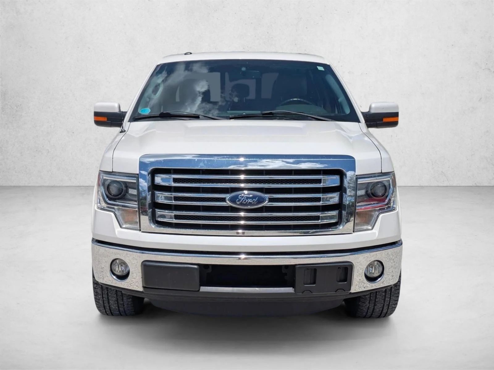 Used 2013  Ford Platinum image 2