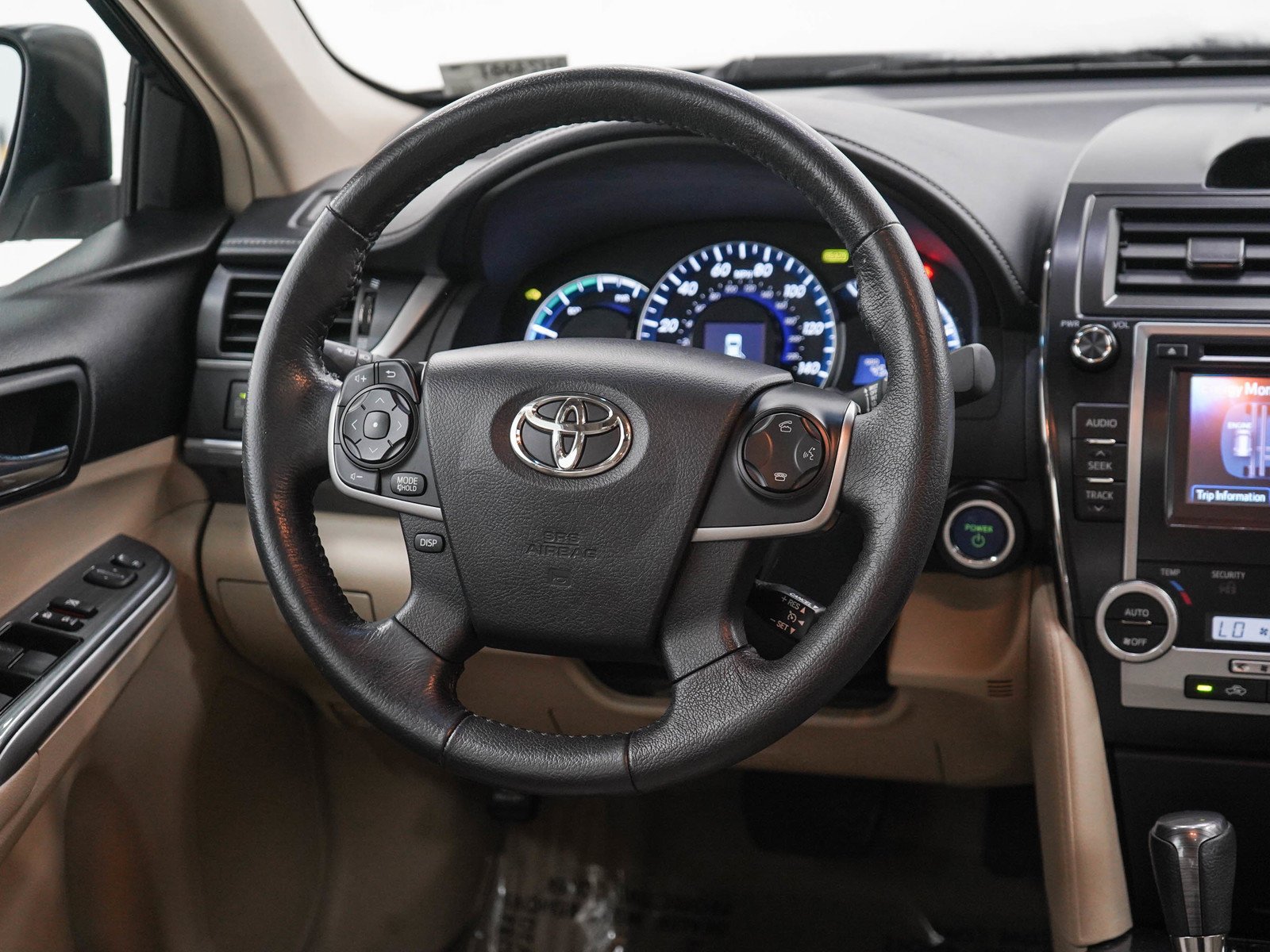 Used 2014 Creme Brulee Mica Toyota 4dr Sdn XLE (Natl) *Ltd Avail* image 15