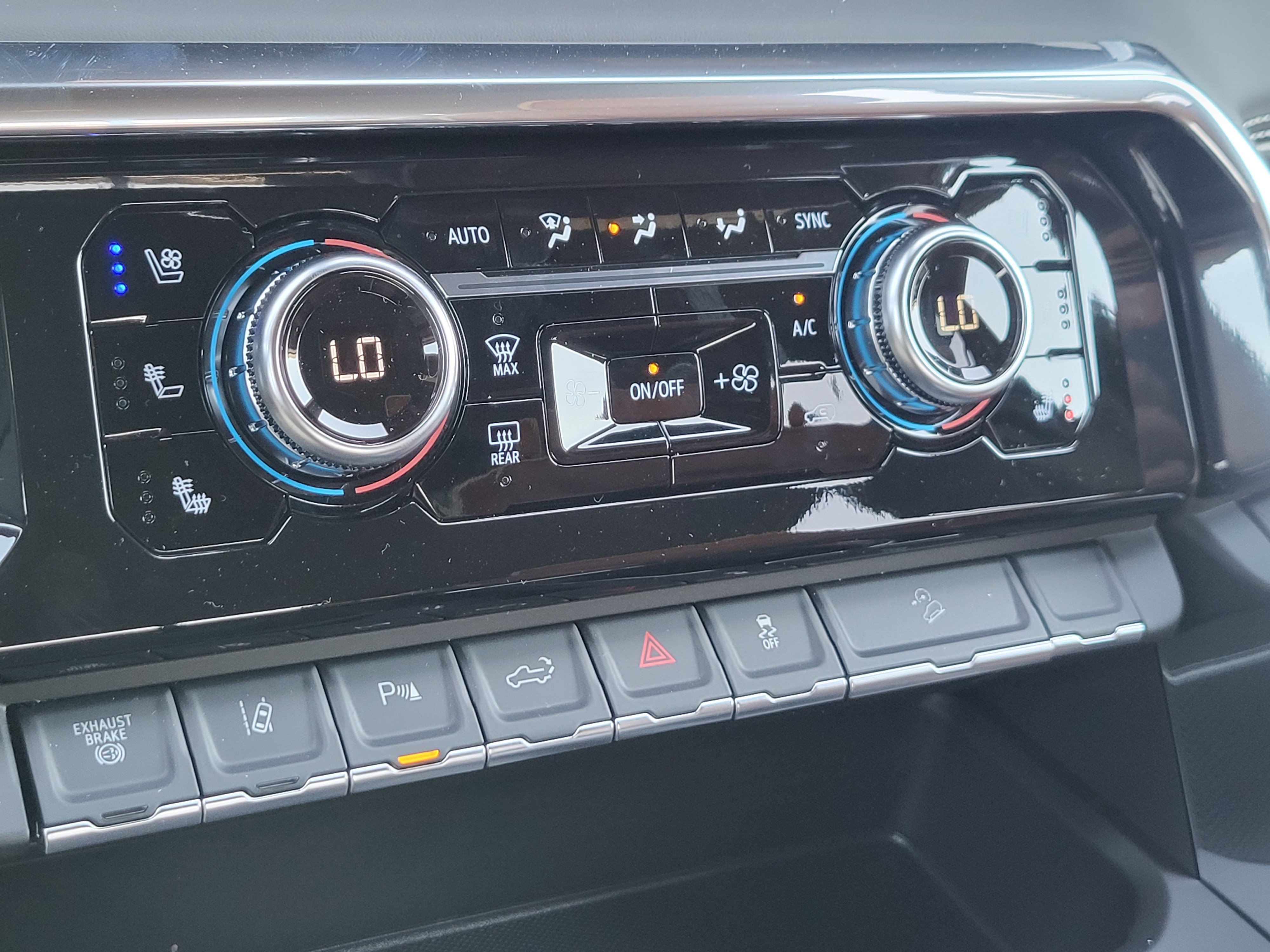 2026 GMC Sierra 2500HD Denali Ultimate - Photo 17
