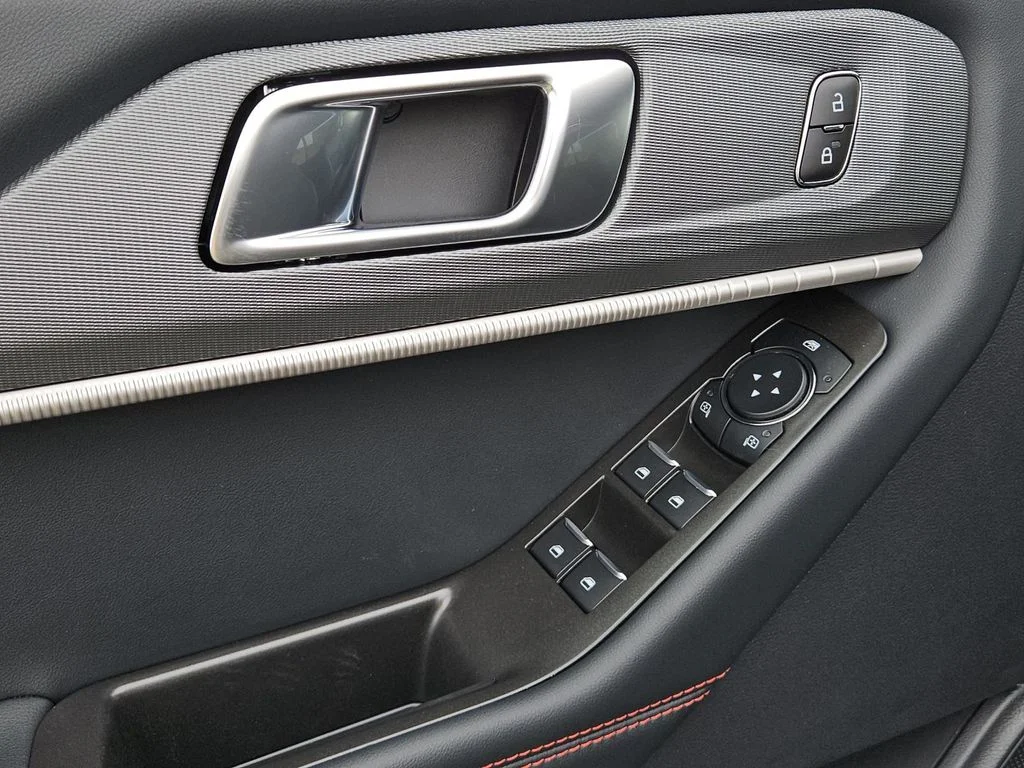 New 2026 Carbonized Gray Metallic Ford ST-Line image 26