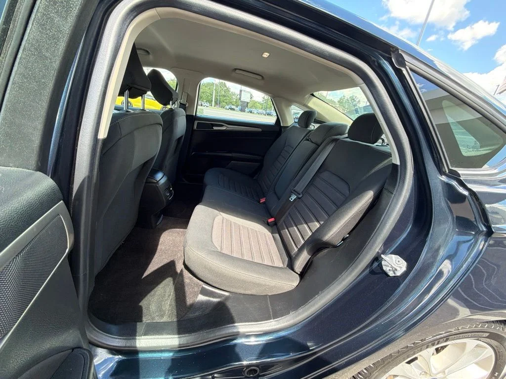 Used 2020 Blue Ford SE image 5