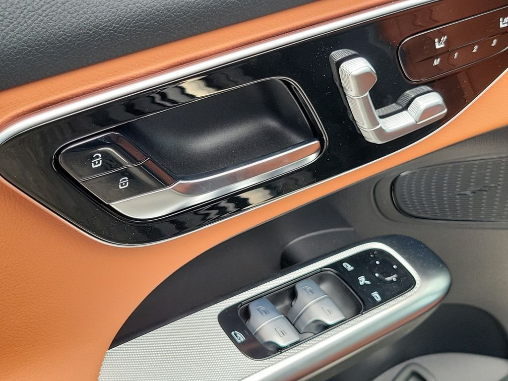 New 2027 Black Mercedes-Benz GLC 300 image 17