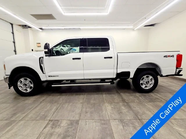 New 2026 Oxford White Ford F-250® XLT image 2
