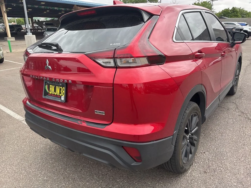 Used 2023 Red Mitsubishi SE image 12