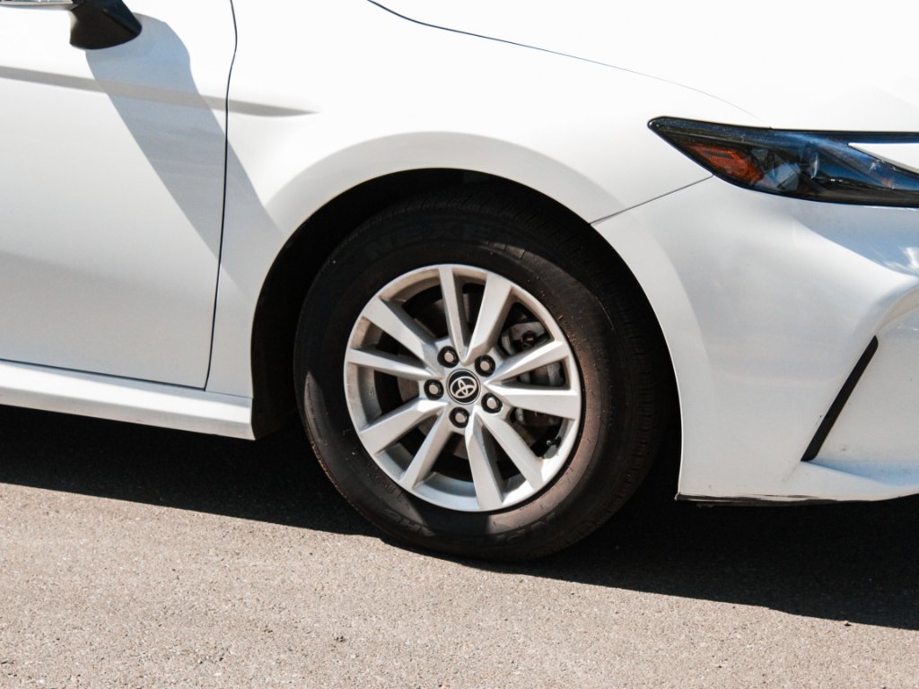 Used 2025 Wind Chill Pearl Toyota XSE image 4