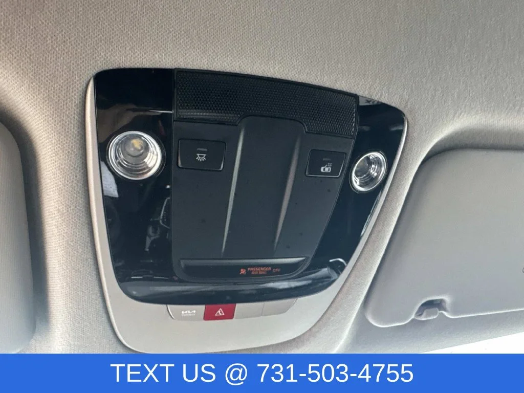 Used 2025 White Kia S image 43