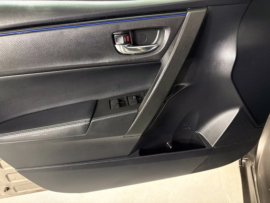 Used 2018 Gray Toyota SE image 12