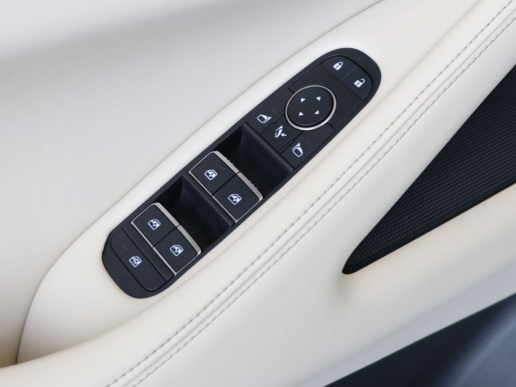 Certified Used 2023 White INFINITI LUXE image 29