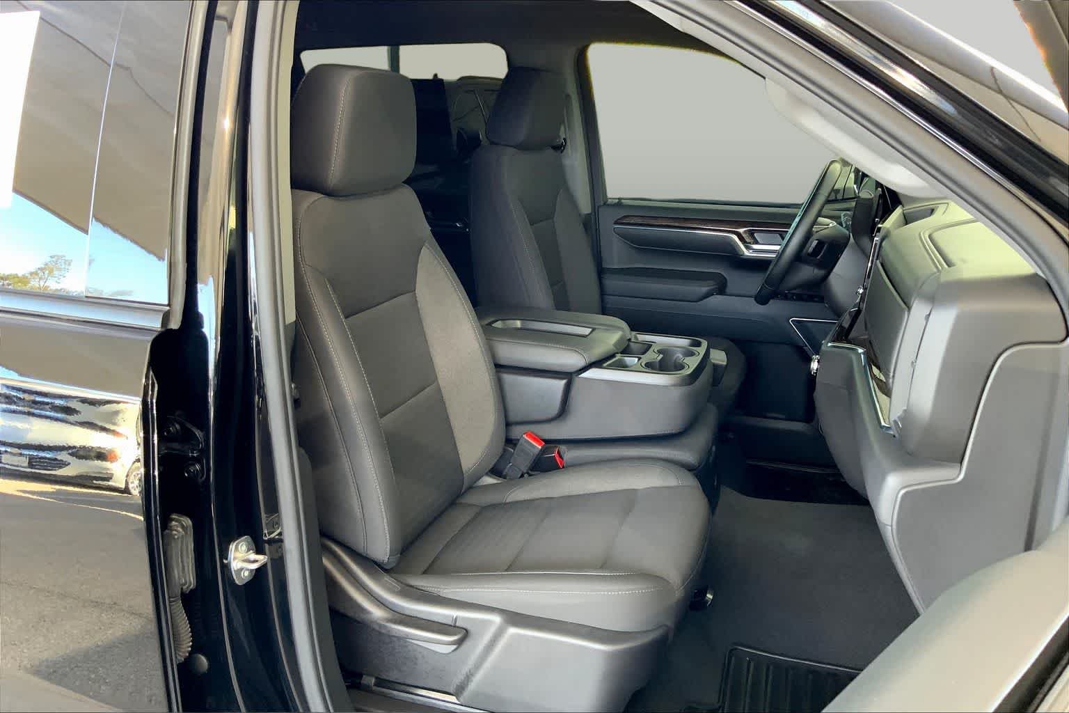 Used 2024 Onyx Black GMC Elevation image 9