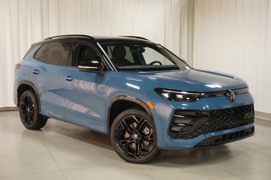 New 2026 Monterey Blue with Deep Black Roof Volkswagen 2.0T SE R-Line Black image 3
