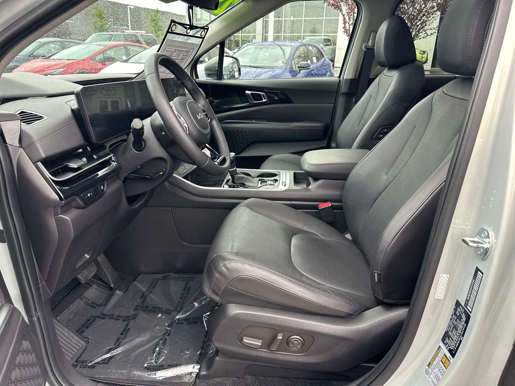 Used 2025 Ivory Kia SX Prestige image 12