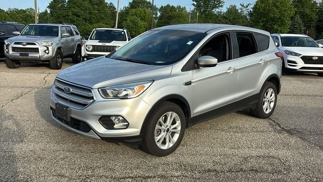 Used 2019 Ford Escape SE with VIN 1FMCU9GD8KUC14322 for sale in Delaware, OH