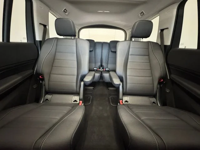 New 2026 MANUFAKTUR Moonlight White Metallic Mercedes-Benz GLS 450 image 7