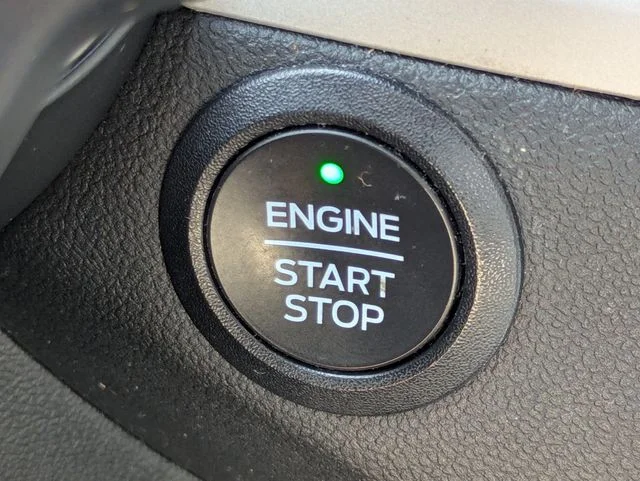 Certified Used 2022 Oxford White Ford SE image 27