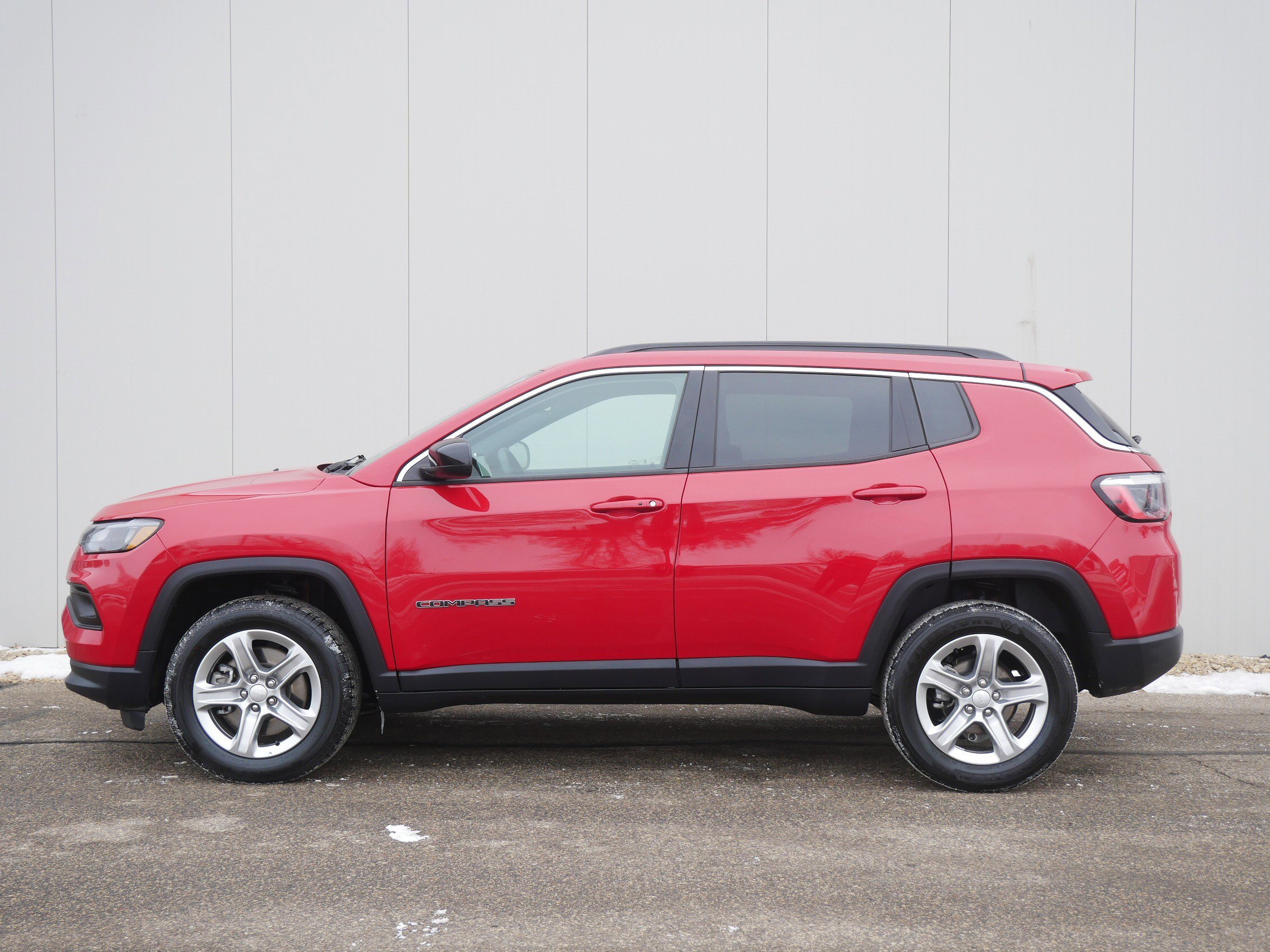 Used 2024 Jeep Compass Latitude with VIN 3C4NJDBN5RT606574 for sale in Hastings, Minnesota