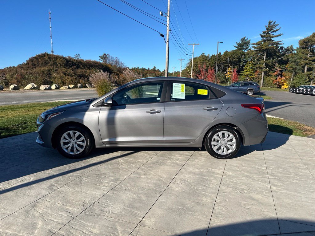 Certified Used 2022 Gray Hyundai SE image 3