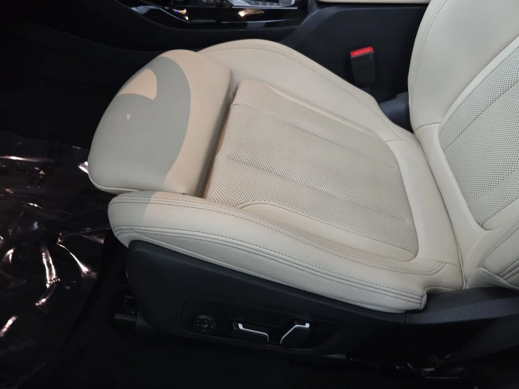 Used 2024 Alpine White BMW xDrive30i image 27