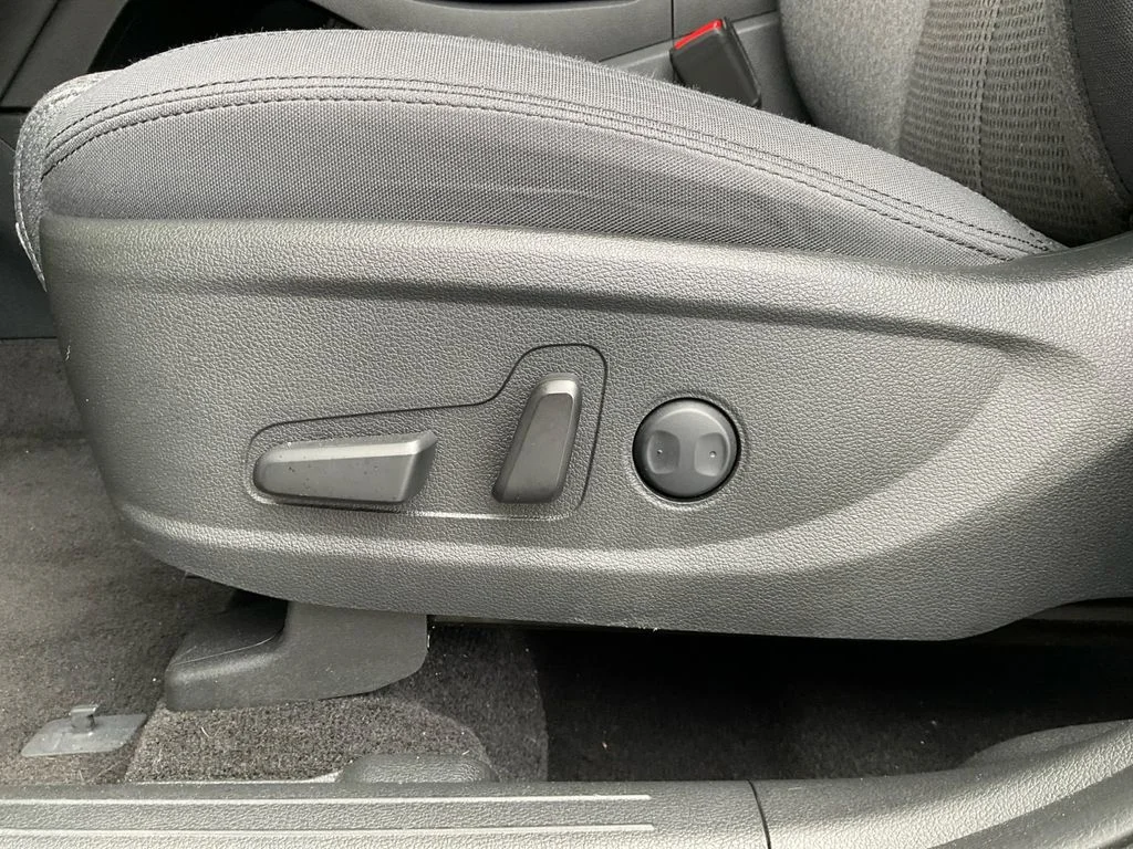Used 2023 Silver Hyundai SEL image 34