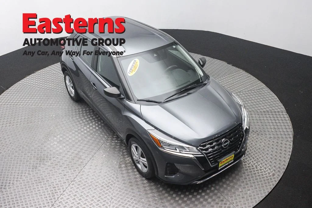 Used 2023 Gray Nissan S image 3