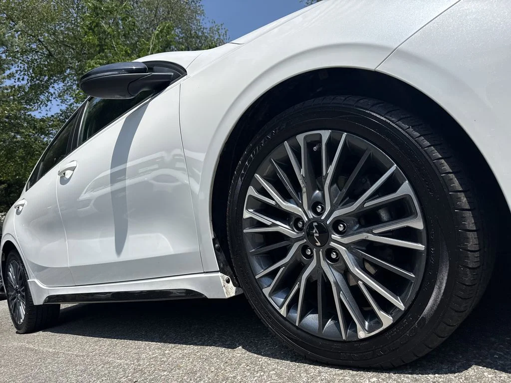 Used 2022 Snow White Pearl Kia GT-Line image 9
