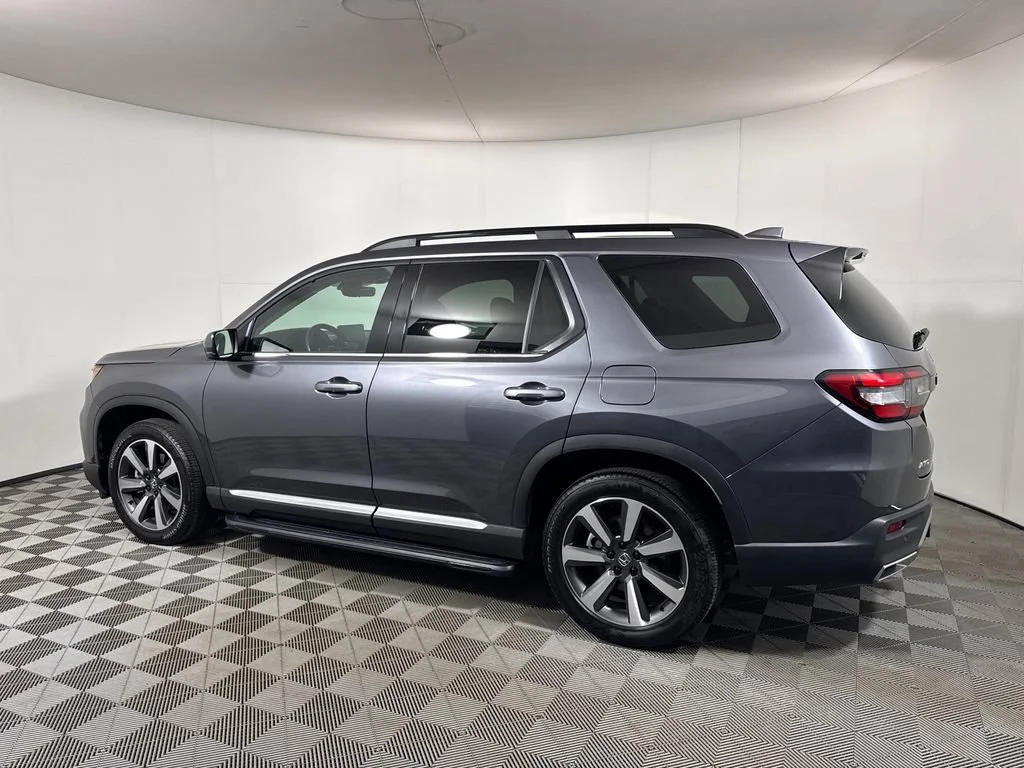 Used 2025 Gray Honda Touring image 10