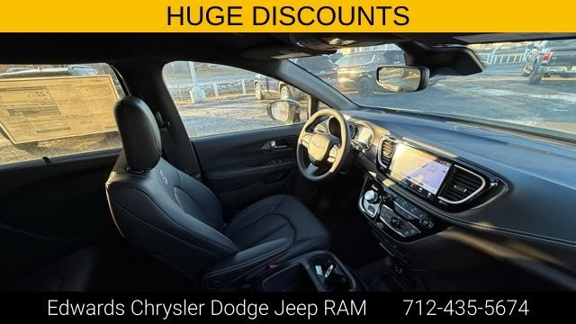 2026 Chrysler Pacifica Select - Photo 38