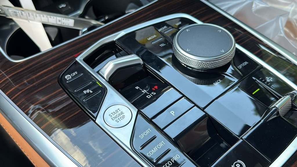New 2027 Mineral White Metallic BMW xDrive40i image 18