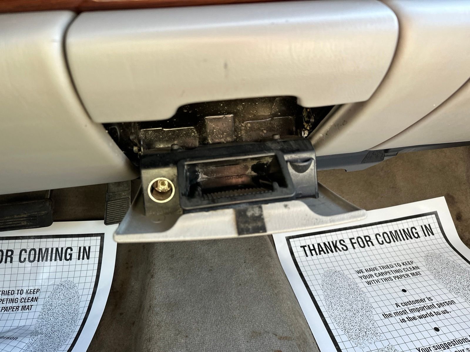 Used 2005 White Buick Custom image 51