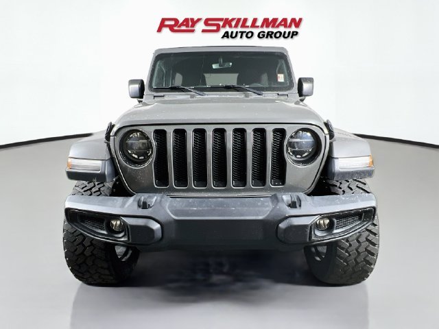 Used 2019 Gray Jeep Unlimited Sahara image 2
