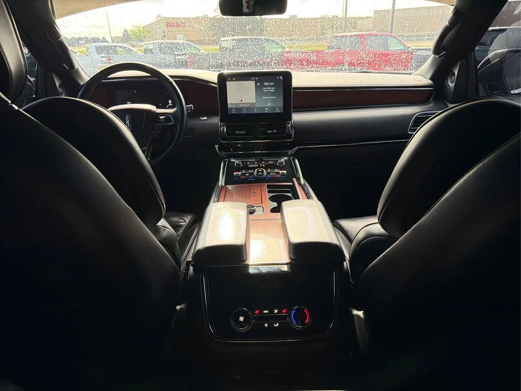 Used 2019 Black Metallic Lincoln Reserve image 18