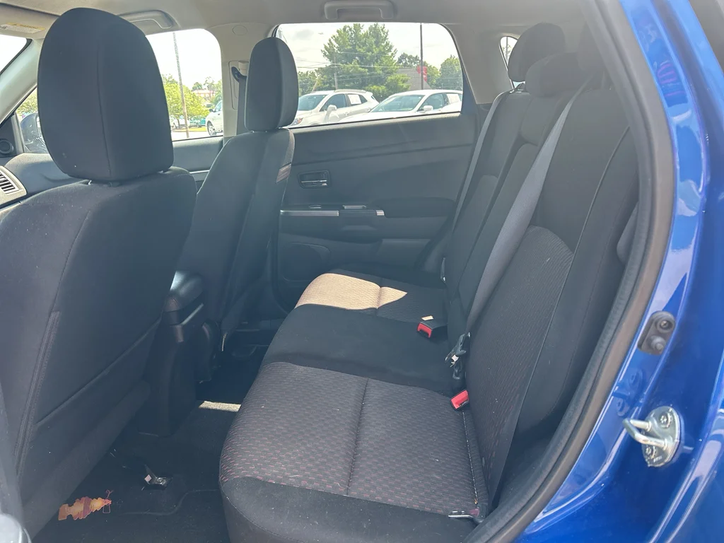 Used 2018 Octane Blue Metallic Mitsubishi ES 2.0 image 17
