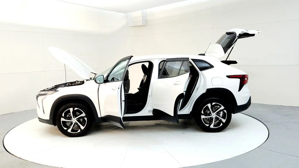 Used 2024 White Chevrolet 1RS image 10