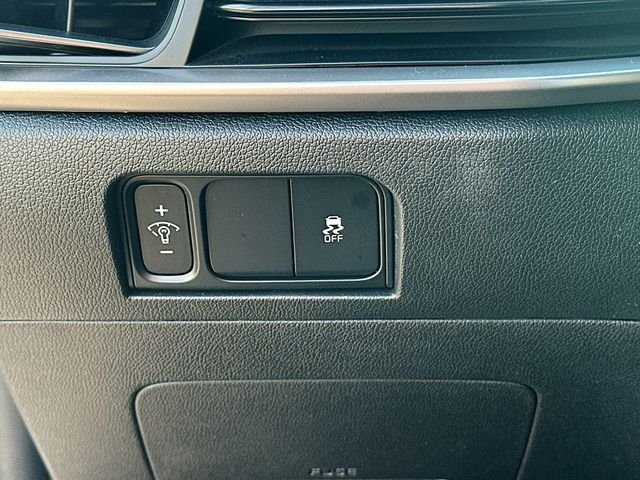 Used 2026 Glacial White Pearl Kia LX image 10