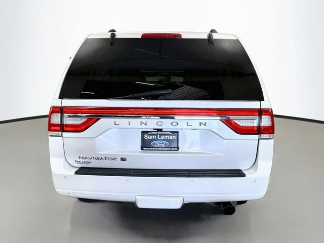 Used 2017 White Platinum Clearcoat Lincoln Select image 6
