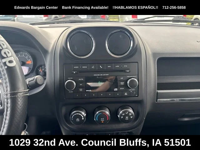 Used 2015 White Jeep Latitude image 16