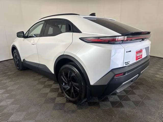 New 2026 Wind Chill Pearl <sup>1</sup> Toyota  SE image 6