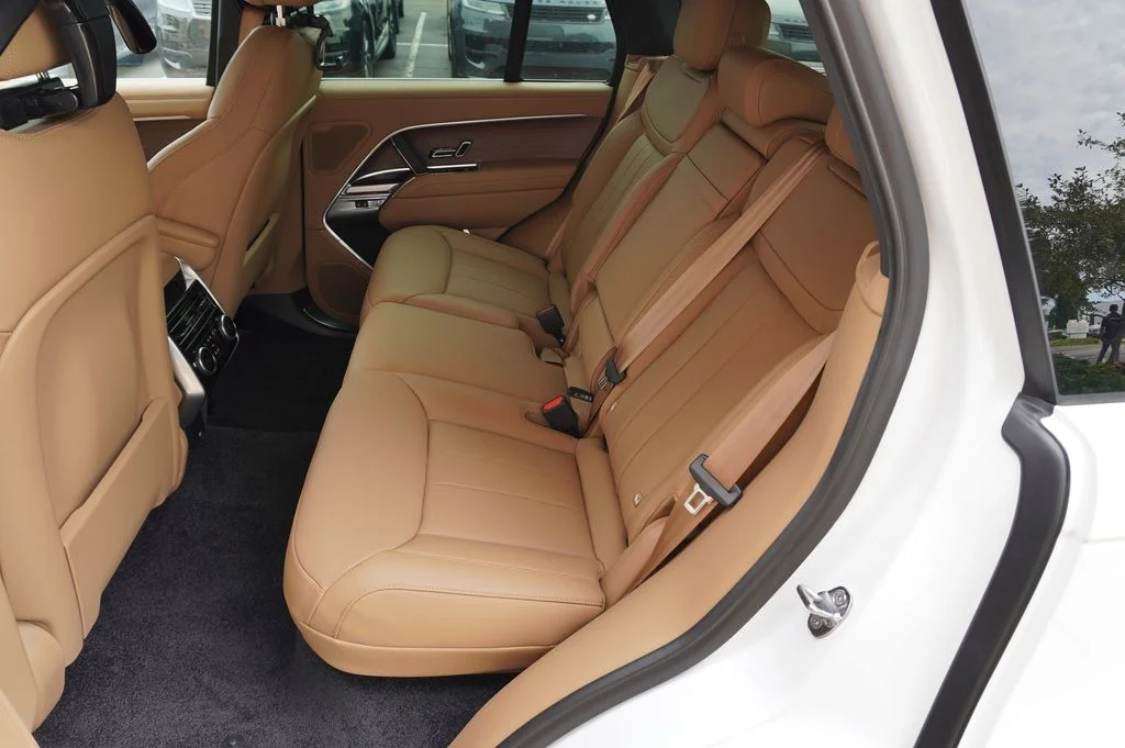 New 2026 Fuji White Land Rover SE image 28