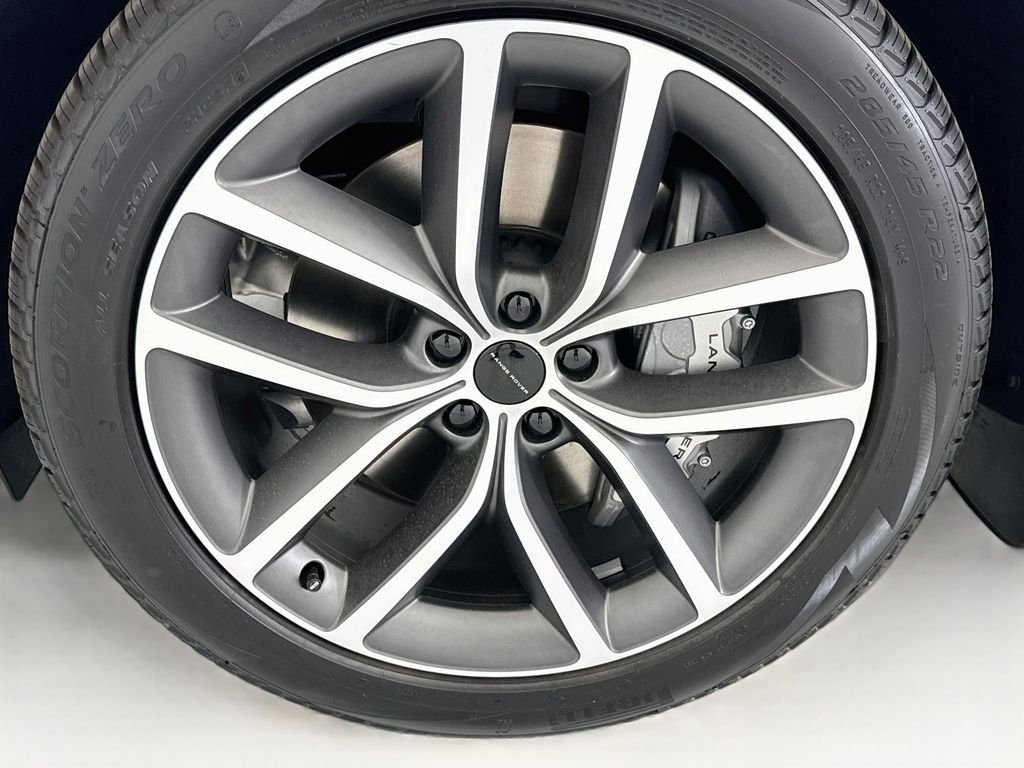 New 2026 Fuji White LAND ROVER SE LWB 7-Seats / V8 image 29