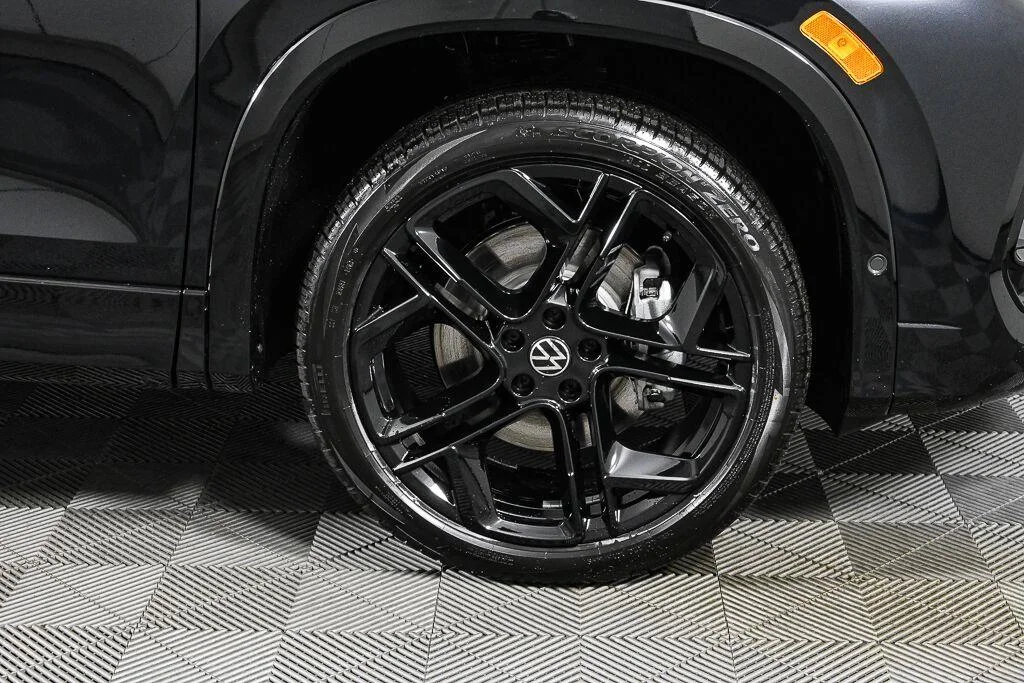 New 2026 Deep Black Pearl Volkswagen SE R-Line Black image 38
