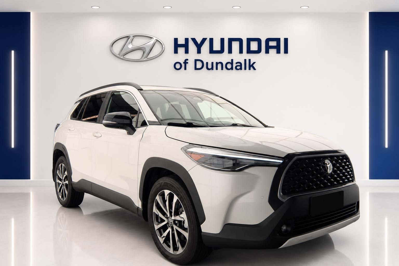 Used 2025 Beige Toyota XLE image 3