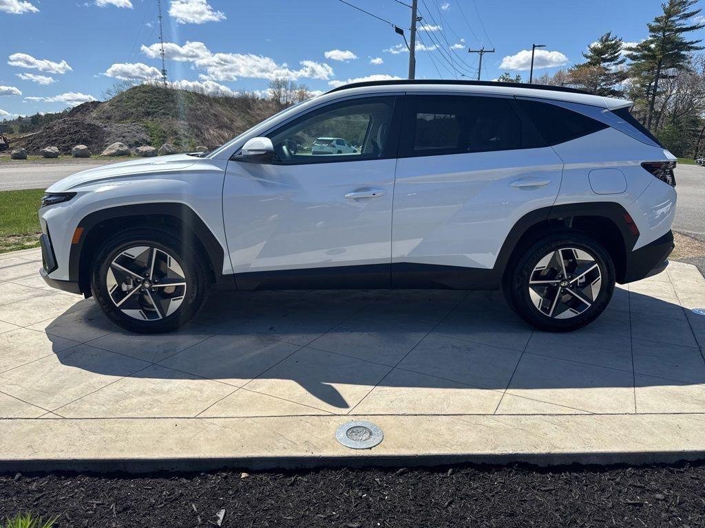New 2026 White Hyundai SEL FWD image 4