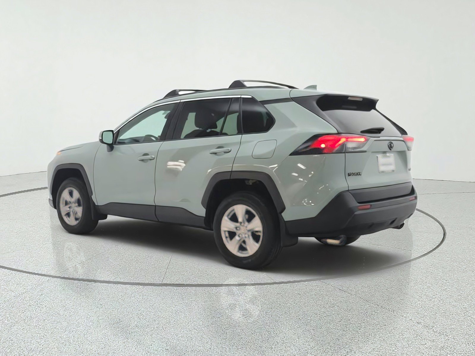 Used 2023 Lunar Rock Toyota XLE FWD (Natl) image 7