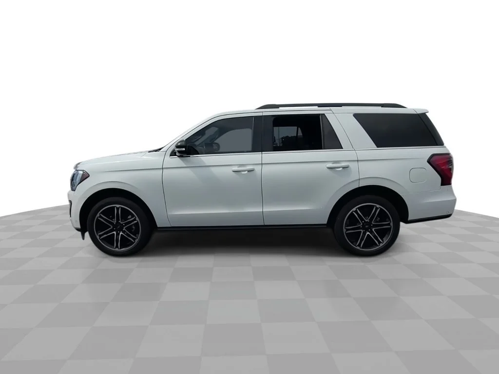 Used 2021 White Ford Limited image 5